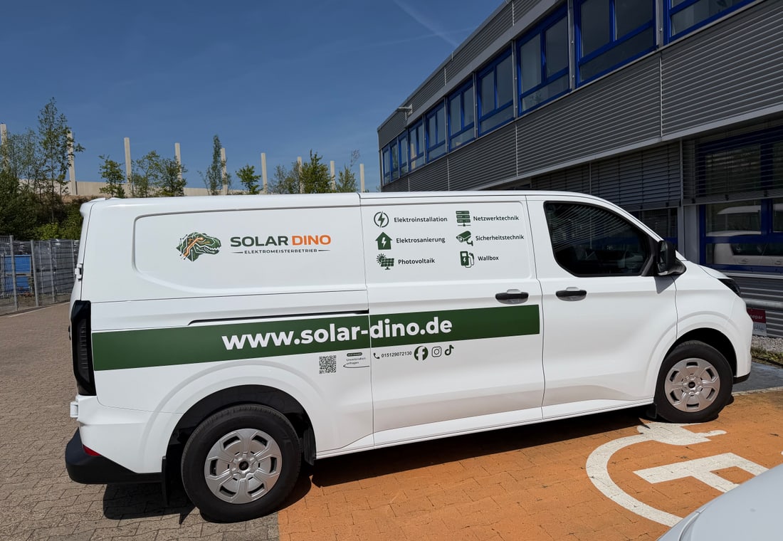 Solar Dino Firmenwagen als Elektromeisterbetrieb unterwegs in NRW